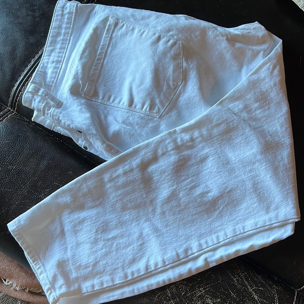 Kut from the Kloth Catherine Boyfriend Jeans in Optic White.